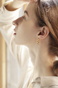 ドロップチェーンピアス / ゴールド – BELE JAPAN